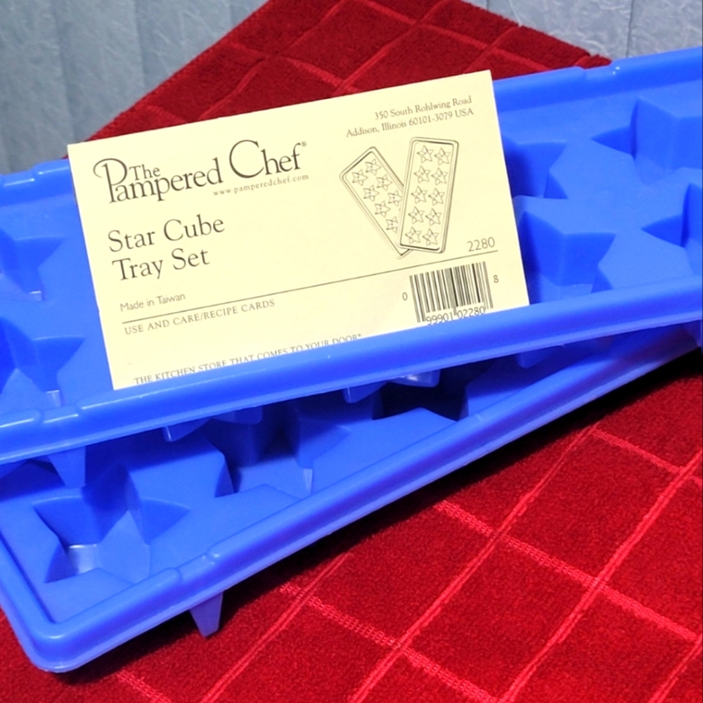 Pampered Chef Star Ice Cube trays set of 2